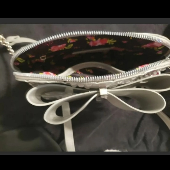 Betsey Johnson crossover purse with matching walle - Picture 2 of 4